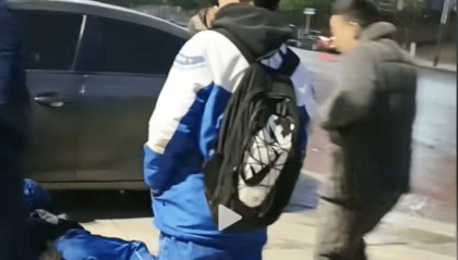 市政洒水车0℃以下洒水致路面结冰酿多起事故,湖南新化回应
