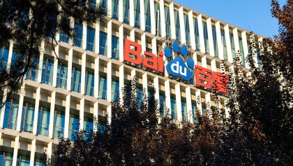 李彦宏首次回应不开源文心大模型原因:闭源能赚钱进而聚人才