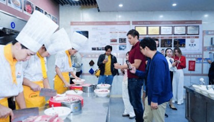 穿越古今的味蕾之旅 外国网红在合肥体验中国烹饪艺术