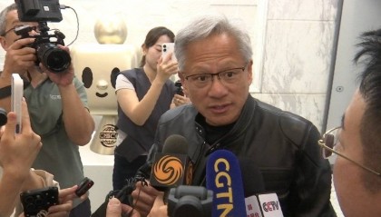 黄仁勋答凤凰记者问:恢复对华销售H20芯片,这是非常非常好的消息