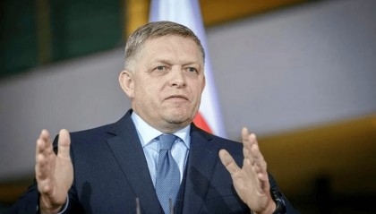 连中五枪的这国总理,访华!