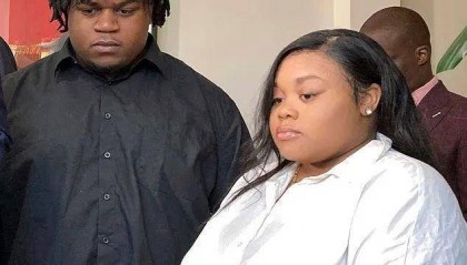 医院生娃,孩子头直接被医生拔掉了?父母请专家尸检,结果专家直接把图发网上了?!