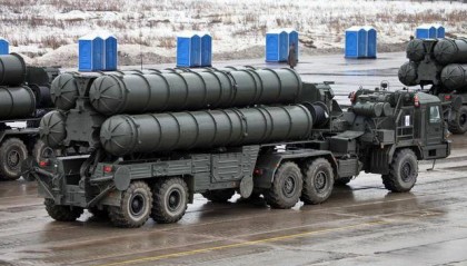 S-400成功拦截F-16,低空飞行已失去意义,未来空战怎么打?