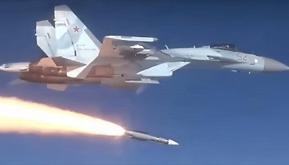 经过一夜激战,乌军展开猛烈反击,莫斯科上空:俄军战机首次进入空战状态