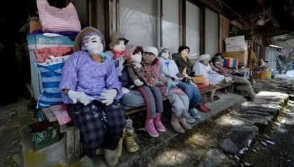 日本出现悲哀一幕,康养集团被鞭尸,当初要接50万日本人来华养老
