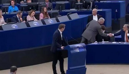 难怪中欧谈不拢,最大“内鬼”曝光后,欧盟高官凌晨紧急来电