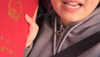 曾被全网心疼的“21岁送外卖单亲妈妈”买房:终于有家了