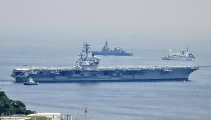 中美航母对峙升级!辽宁舰山东舰演练强势出击,亚太海域紧张局势再升温