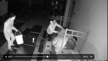 “长沙一学校工作人员半夜向老人泼冷水”一事引关注,潮新闻对话当事方