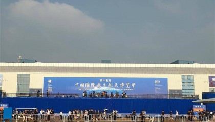战机云集,珠海航展今天开幕!资深航迷:连续参观四届,想见证歼35A首秀