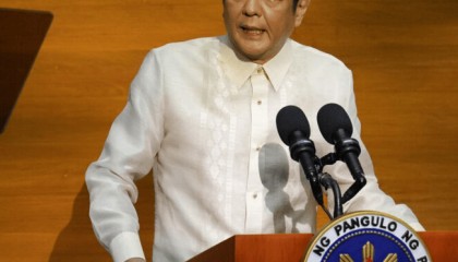 三消息:人民日报敲响钟声!外交部连喊4个“严重”;48架军机升空