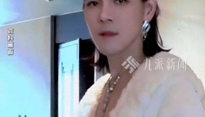 向太称马上安排晓华给向佐剪发,晓华再回应:我的技术最多给他修一修,设计不了发型