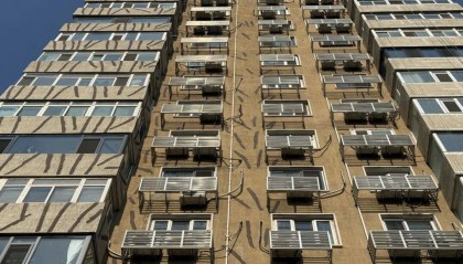 四环边这栋“补丁大楼”挺吓人，物业：明年改造丨有事儿@新京报