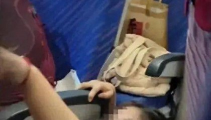 南航打人“熊家长”社死！视频曝光，身份被扒，怪不得敢嚣张打人