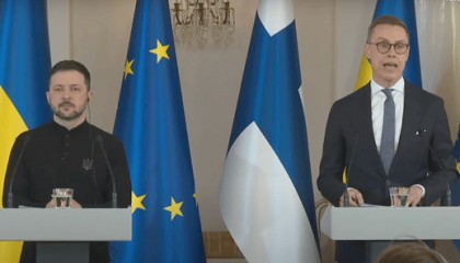 俄方要求美国停止对乌军援，泽连斯基回应：没人能影响美国，这是特朗普的个人决定