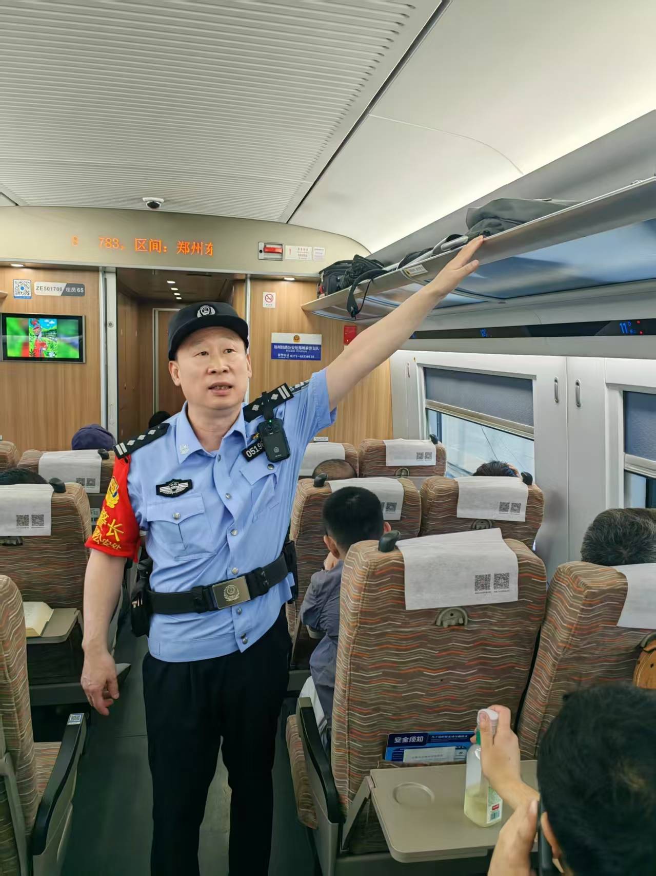 流动的温暖：三位乘警用温情和责任铺就青春归途