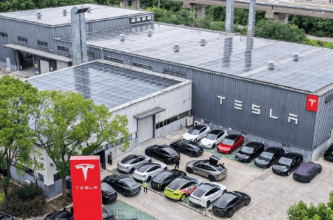 特斯拉副总裁陶琳:特斯拉上海超级工厂屋顶已铺满光伏板,每年发1100万度电,减碳4600吨!隔壁储能超级工厂也在加装光伏板